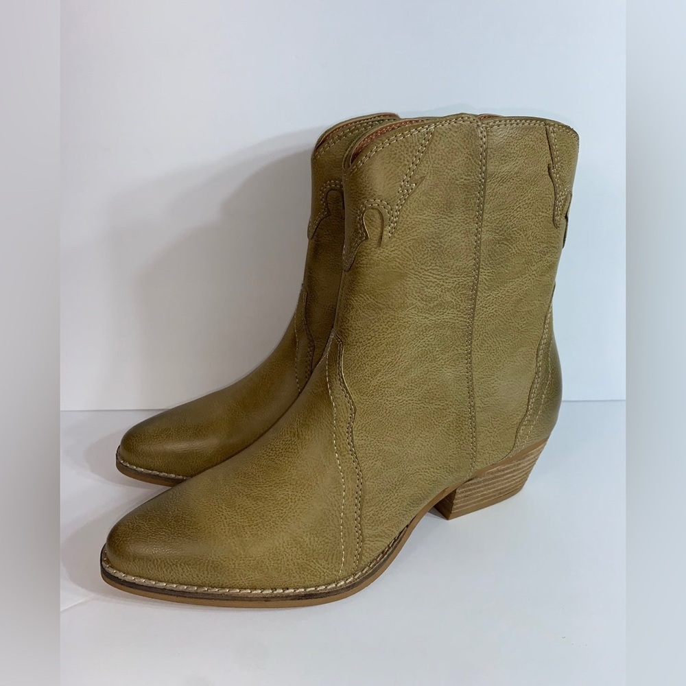 Beast Fashion taupe Classic Western Boots size 7.5